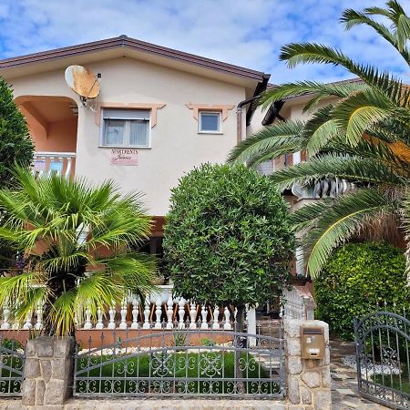 Apartment Jelena Vir Zewnętrze zdjęcie